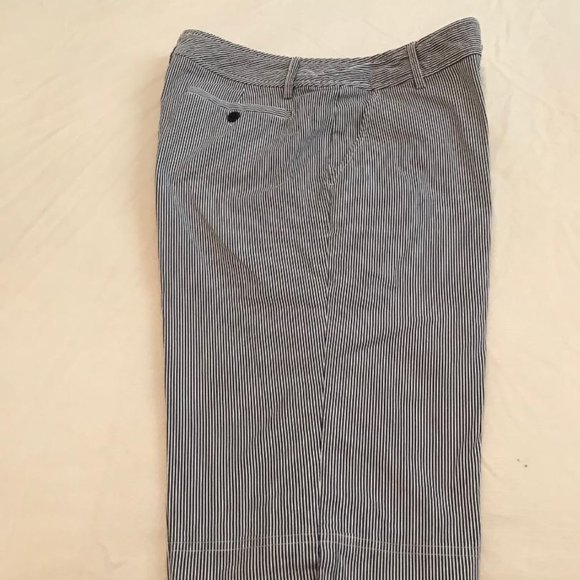 Women's Bermuda shorts - Picture 3 of 3